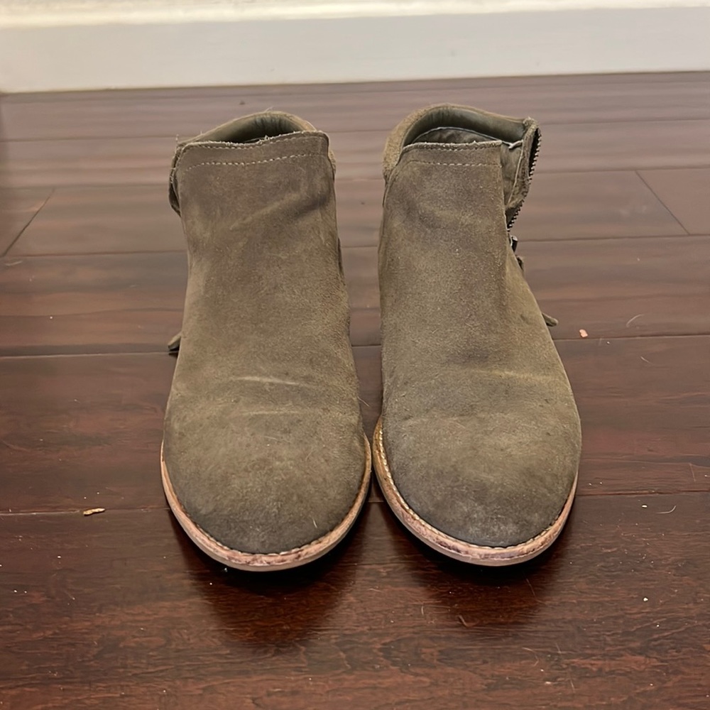 Size 7 Steve Madden olive suede ankle boots